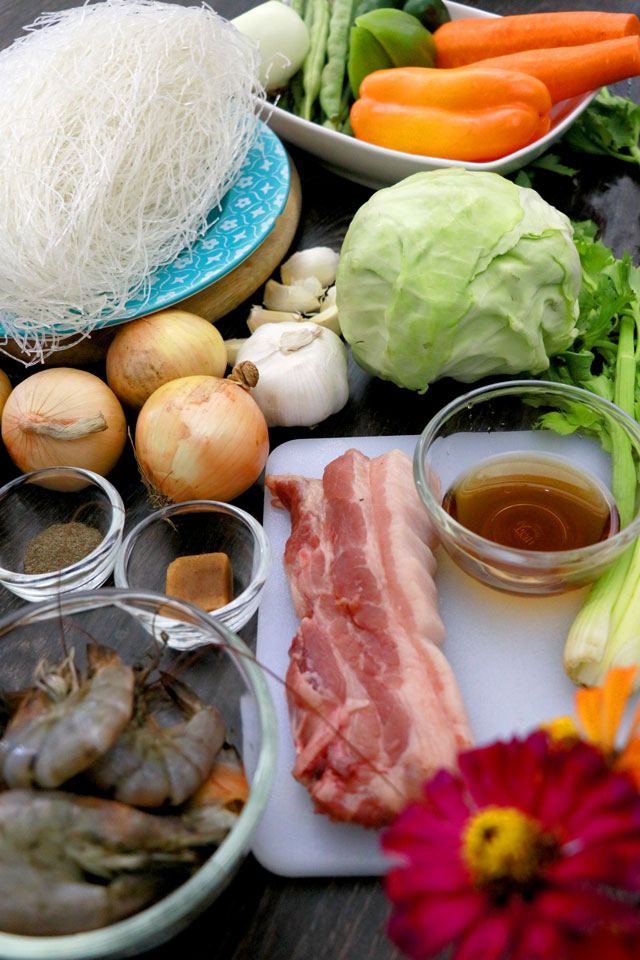 Pancit Bihon Ingredients : rice vermicelli noodles, shrimp, pork or chicken, fish sauce, vegetables